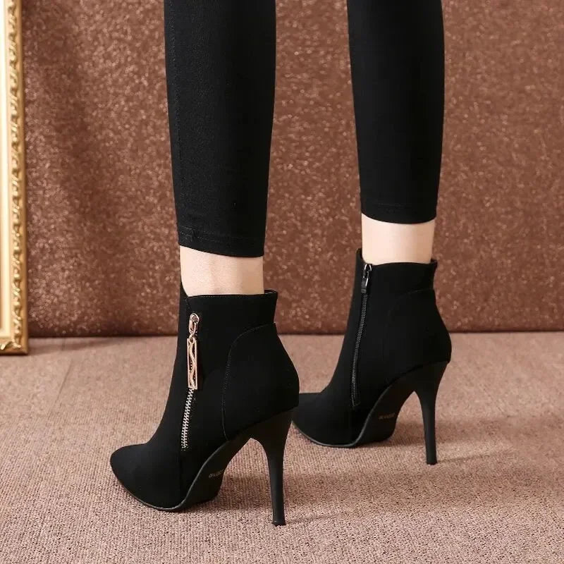 Bota Feminina de Outono -Salto Fino