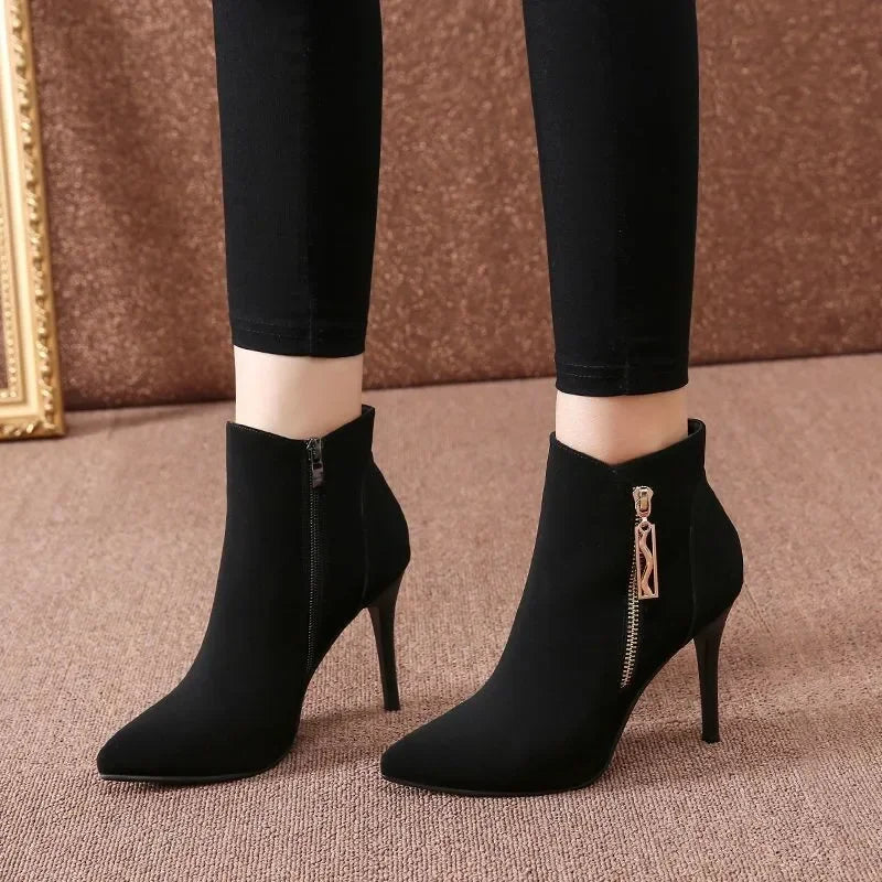Bota Feminina de Outono -Salto Fino