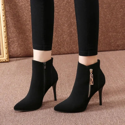 Bota Feminina de Outono -Salto Fino