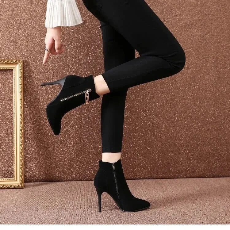 Bota Feminina de Outono -Salto Fino