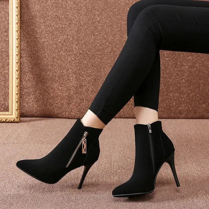 Bota Feminina de Outono -Salto Fino