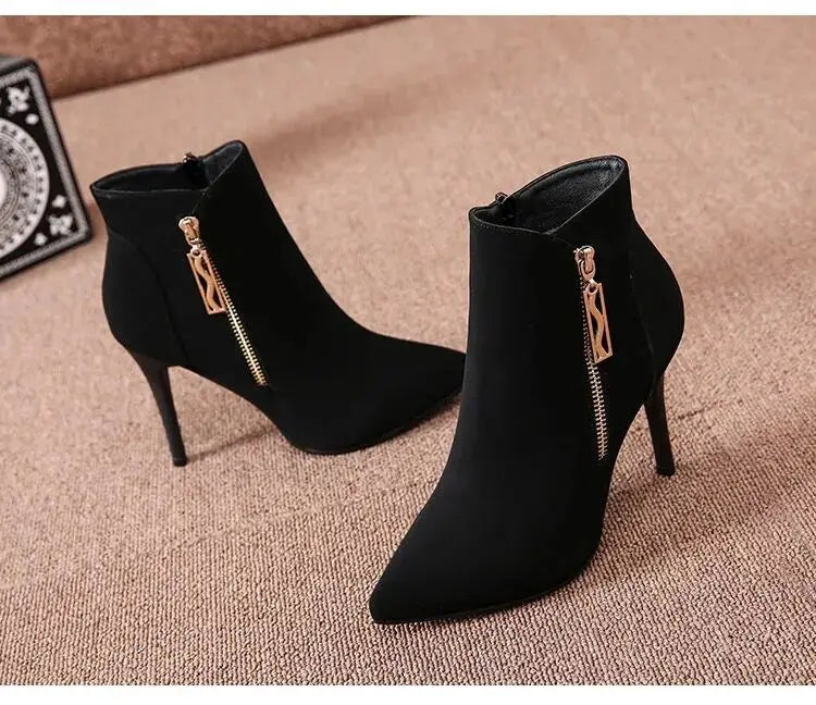 Bota Feminina de Outono -Salto Fino