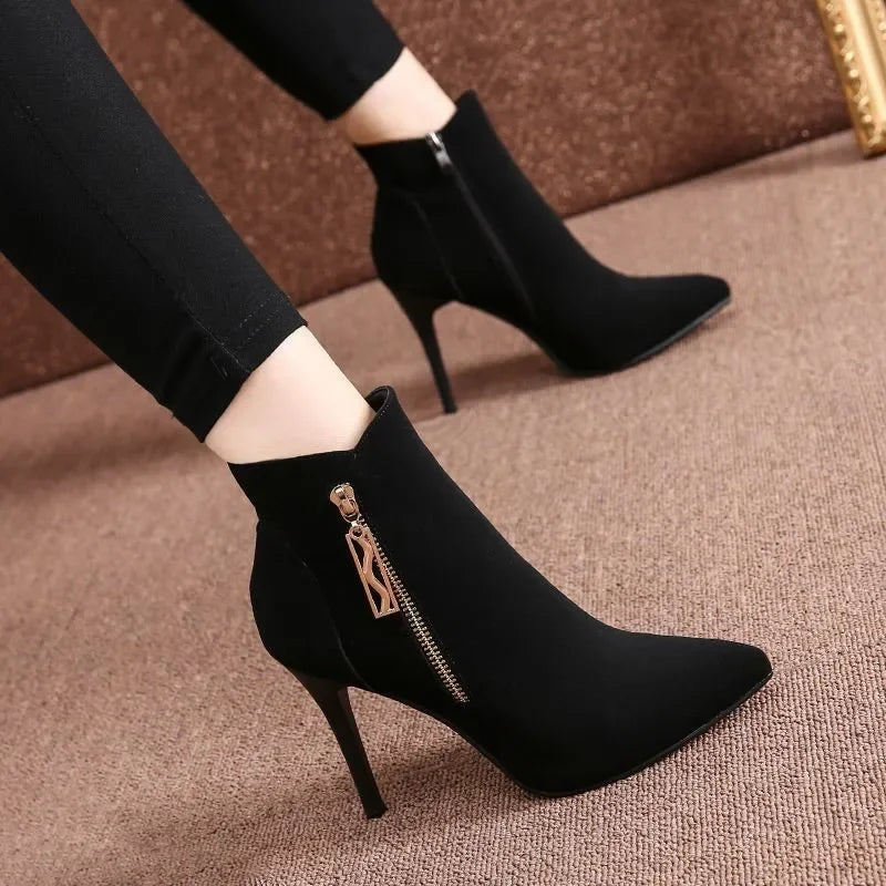 Bota Feminina de Outono -Salto Fino